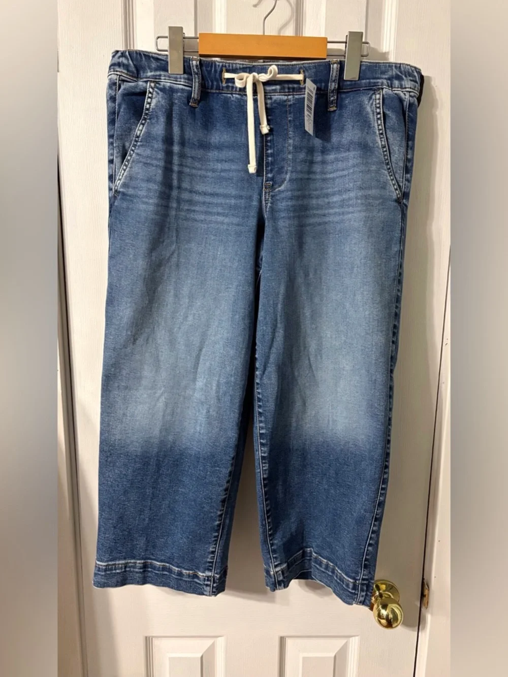 torrid Crop Weekend Mid-Rise Wide-Leg Jean - Picture 7 of 10
